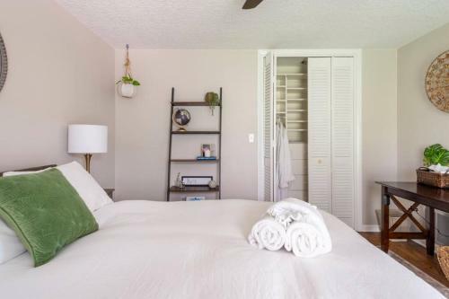 Quiet Oasis In Ideal Location-private Pool &arcade