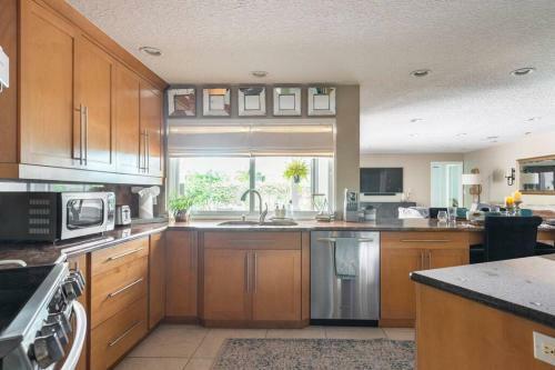 Quiet Oasis In Ideal Location-private Pool &arcade