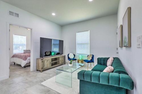 Chic And Bright Tampa Home About 5 Mi To Downtown!