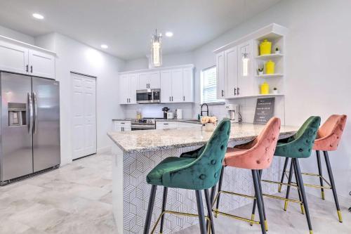 Chic And Bright Tampa Home About 5 Mi To Downtown!