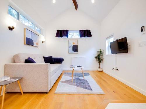 Creekside Cottage- Experience St. Aug's Newest Tiny House