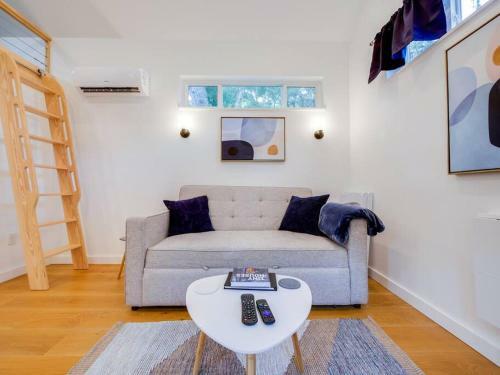 Creekside Cottage- Experience St. Aug's Newest Tiny House