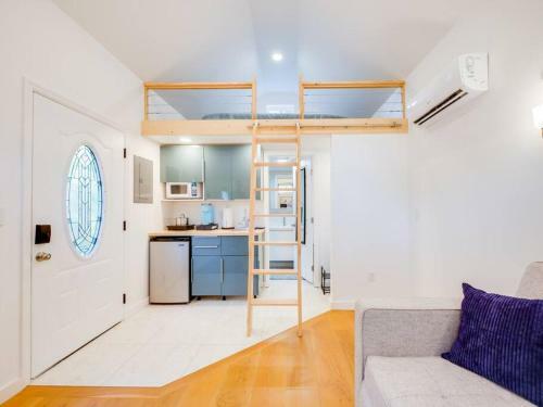 Creekside Cottage- Experience St. Aug's Newest Tiny House