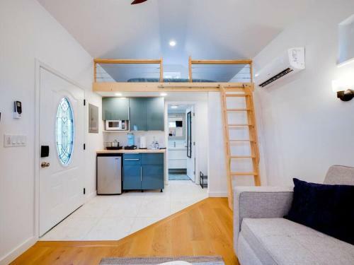 Creekside Cottage- Experience St. Aug's Newest Tiny House