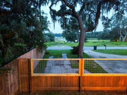 Creekside Cottage- Experience St. Aug's Newest Tiny House