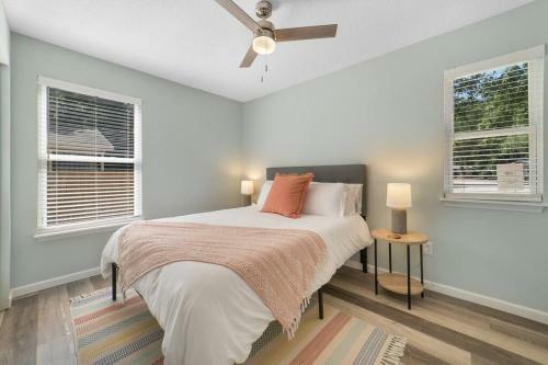 New Modern Bungalow Close To Downtown! Fully Fenced Yard