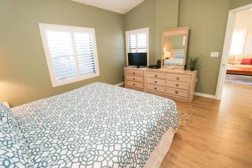 Ocean Village Club F33