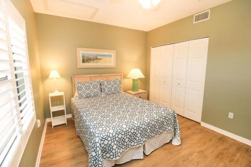 Ocean Village Club F33