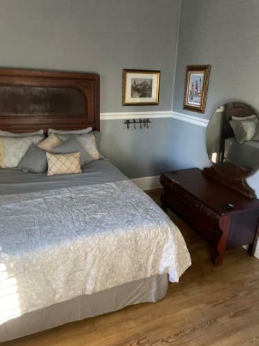 Hostal 150 Year Old Restored Lincolnville Cottage