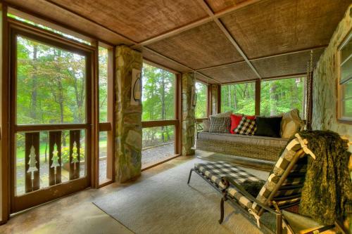 Bearfoot Bend Cabin In Blue Ridge