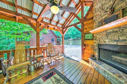 Woodsy Georgia Abode With Decks And Creek On-site