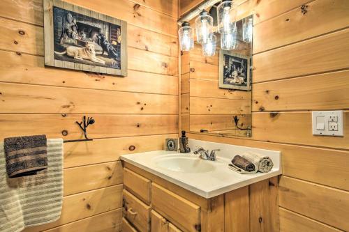 Woodsy Georgia Abode With Decks And Creek On-site