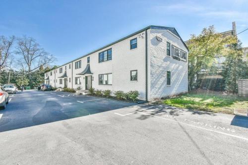 Cozy Updated Apartment Near Little Five Points