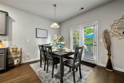 Atlanta 6 Bedroom With Indoor Open Space And Pool Table