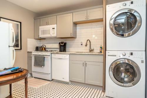 Downtown Atl Condo W Pool King Bed Lm1k2t