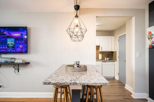 Downtown Atl Condo W Pool King Bed Lm1k2t