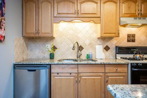 Downtown Atl Condo W Pool King Bed Lm1k2t