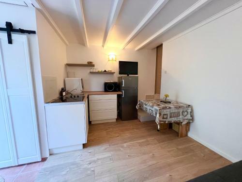 Apartamento T2 Avec Terrasse Arbor�e Proche Lourmarin