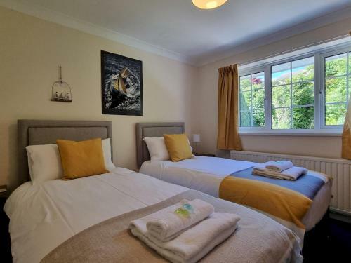 Pass The Keys Stunning Waterside Retreat With Estuary Views