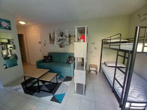 Apartamento Les Deux Ch�teaux Avec Piscine, Climatisation Et Wi-fi