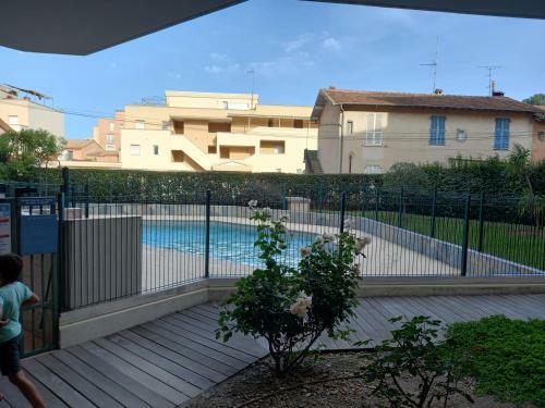 Apartamento Les Deux Ch�teaux Avec Piscine, Climatisation Et Wi-fi
