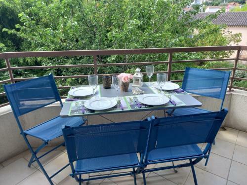 Apartamento Les Deux Ch�teaux Avec Piscine, Climatisation Et Wi-fi