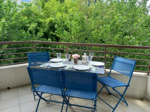 Apartamento Les Deux Ch�teaux Avec Piscine, Climatisation Et Wi-fi