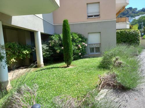 Apartamento Les Deux Ch�teaux Avec Piscine, Climatisation Et Wi-fi