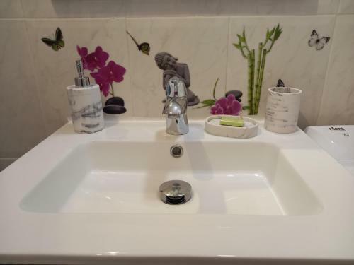 Apartamento Les Deux Ch�teaux Avec Piscine, Climatisation Et Wi-fi