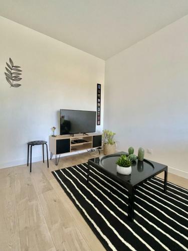 Apartamento Bright 35 M For 2 With Balcony Downtown