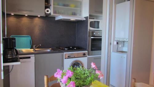 Apartment For 4 People Facing The Sea,