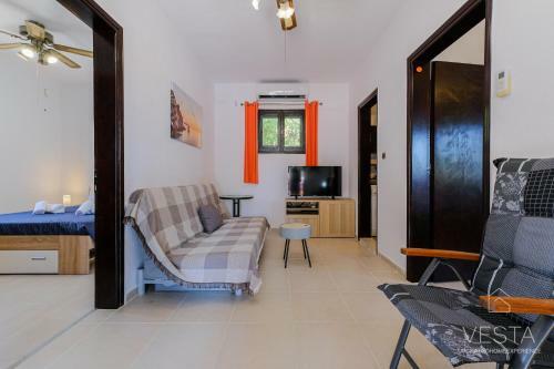 The Serene Cottage On Private Land, Netflix, Nova