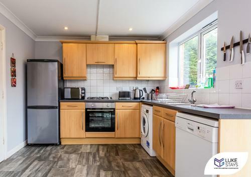 Apartamento ?stunning 5 Bed House ?wifi ?parking ?nr Stadium?