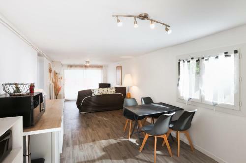 Bright 180 M With Garden-terrace And Pool