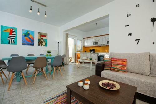 Bright And Stylish 3 Bedroom Apartment