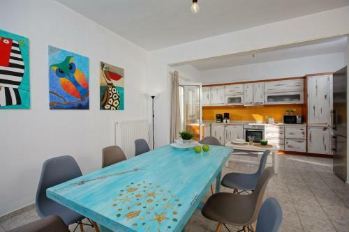 Bright And Stylish 3 Bedroom Apartment