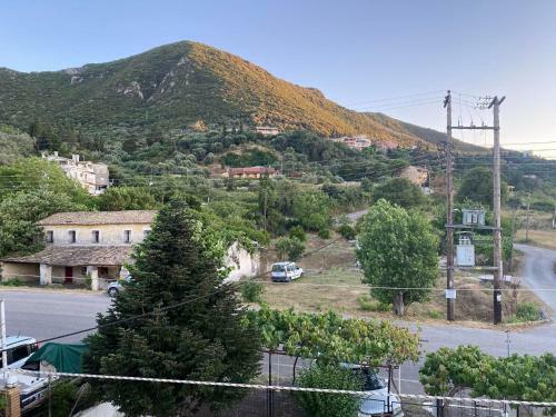 Ameli Apartment With Mountain View And Private Parking