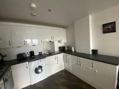 Secc/hydro Modern 6th Floor 2br Apartment, Great Views & Free Parking