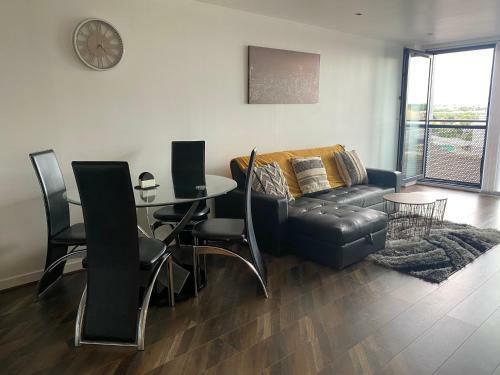 Secc/hydro Modern 6th Floor 2br Apartment, Great Views & Free Parking