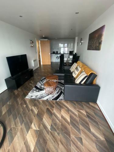 Secc/hydro Modern 6th Floor 2br Apartment, Great Views & Free Parking