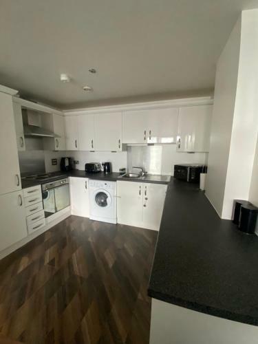 Secc/hydro Modern 6th Floor 2br Apartment, Great Views & Free Parking