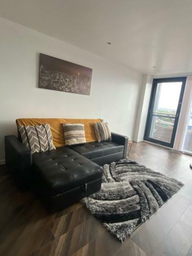 Secc/hydro Modern 6th Floor 2br Apartment, Great Views & Free Parking