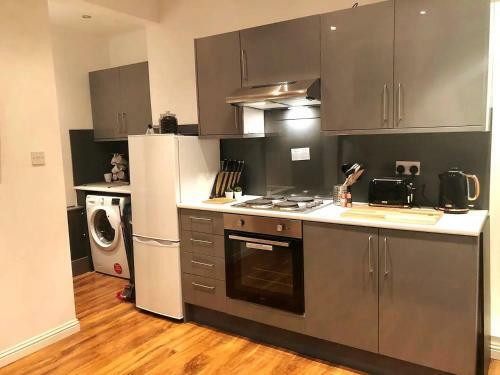 Glasgow's Ideal Modern Strathbungo Apartment
