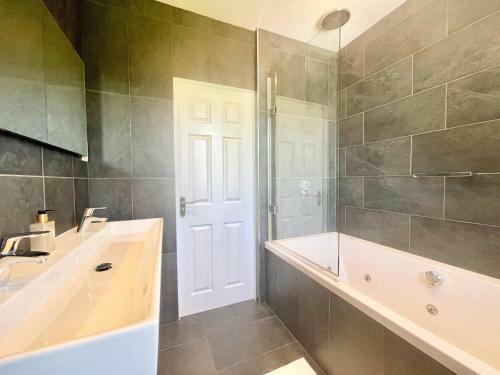Clyde Villa