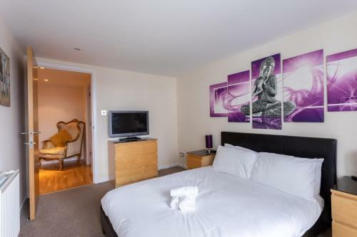 Modern 2-bed Apartment - City Centre - Free Parking