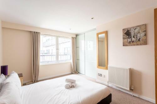 Modern 2-bed Apartment - City Centre - Free Parking