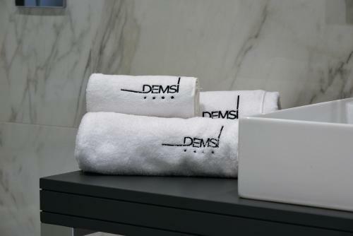 Demsi Palace Hotel & Restaurant