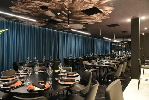 Demsi Palace Hotel & Restaurant