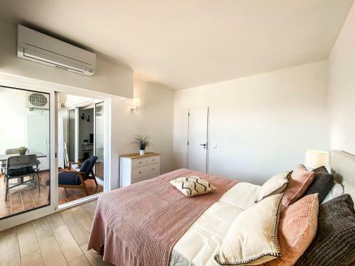 Balcony W Seaview - 1 Bed Apart