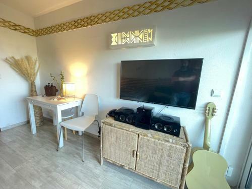 Lovely Apartment With Balcony - Beach Front Line By Lovelystay